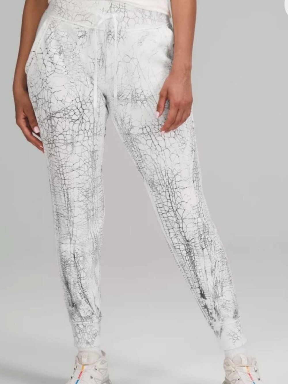 Lululemon Warm Down Jogger Women's Size 10 7/8 length slim fit